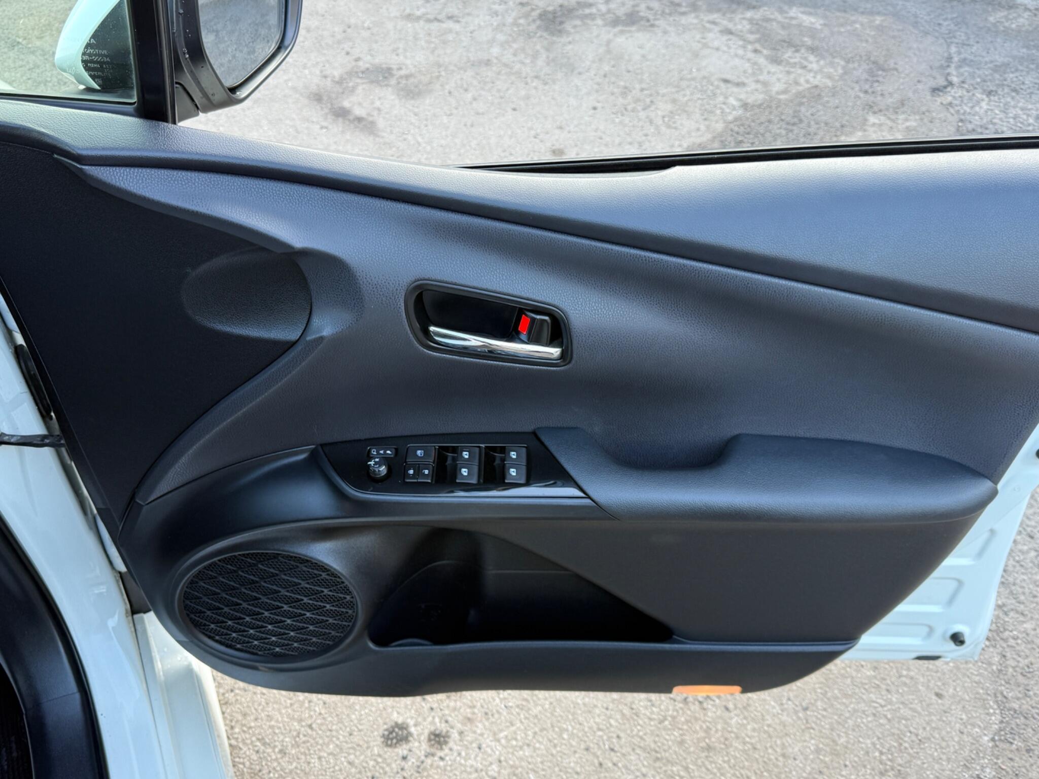 Toyota Prius - Image 38