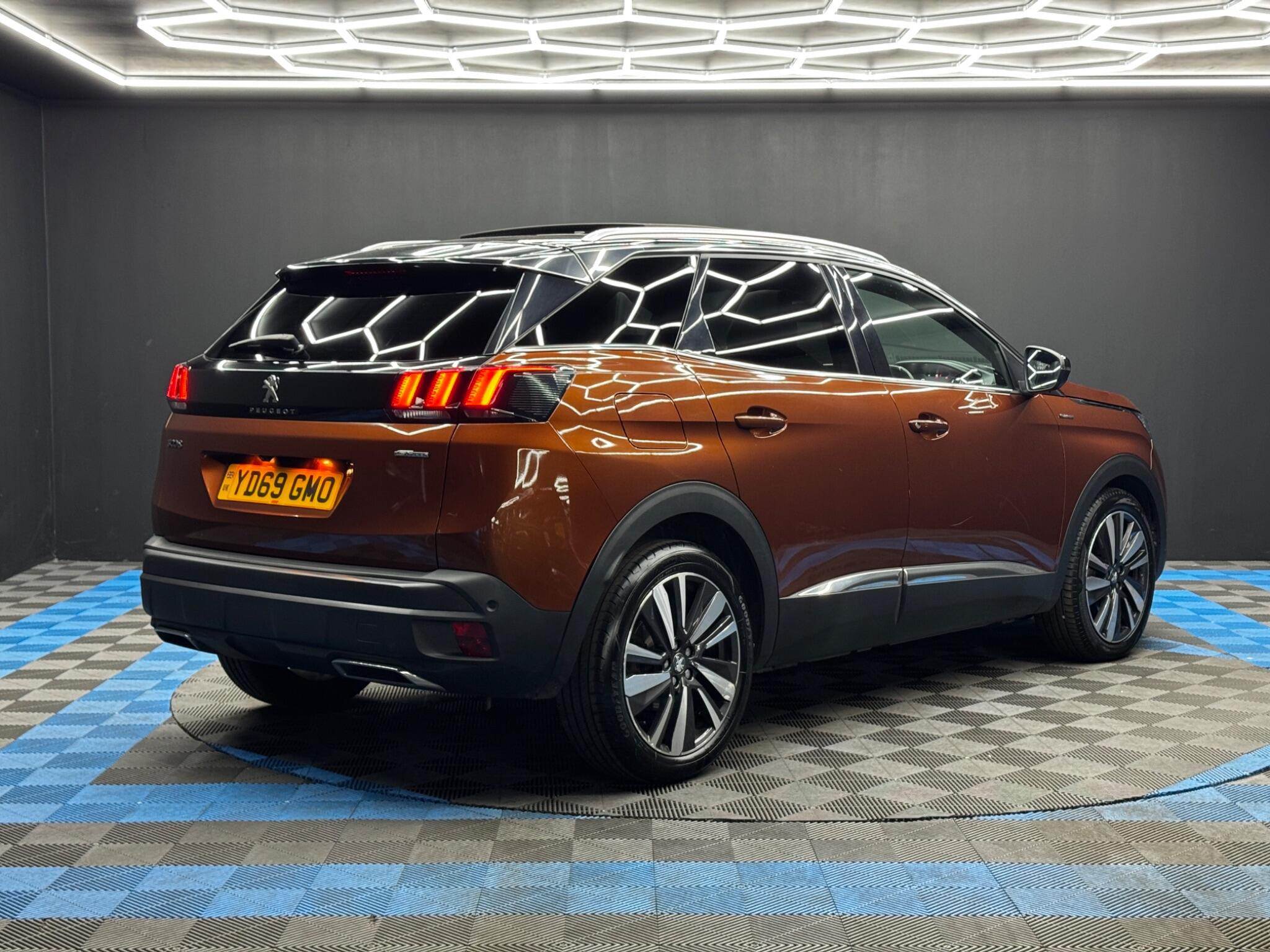 Peugeot 3008 view 5