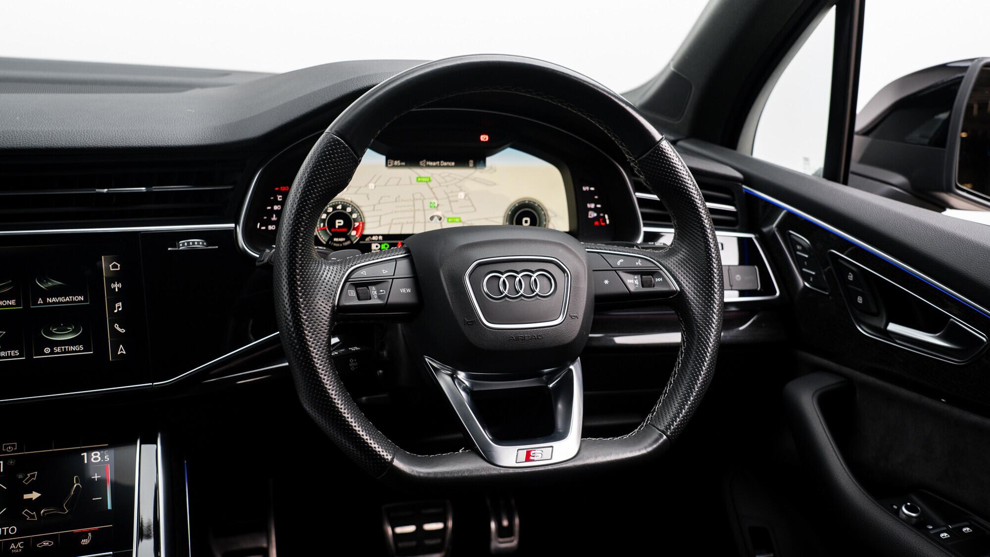 Audi SQ7 view 19