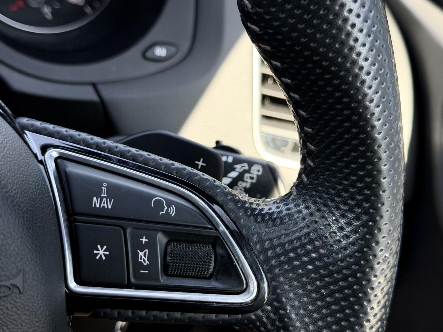 Audi Q3 view 30
