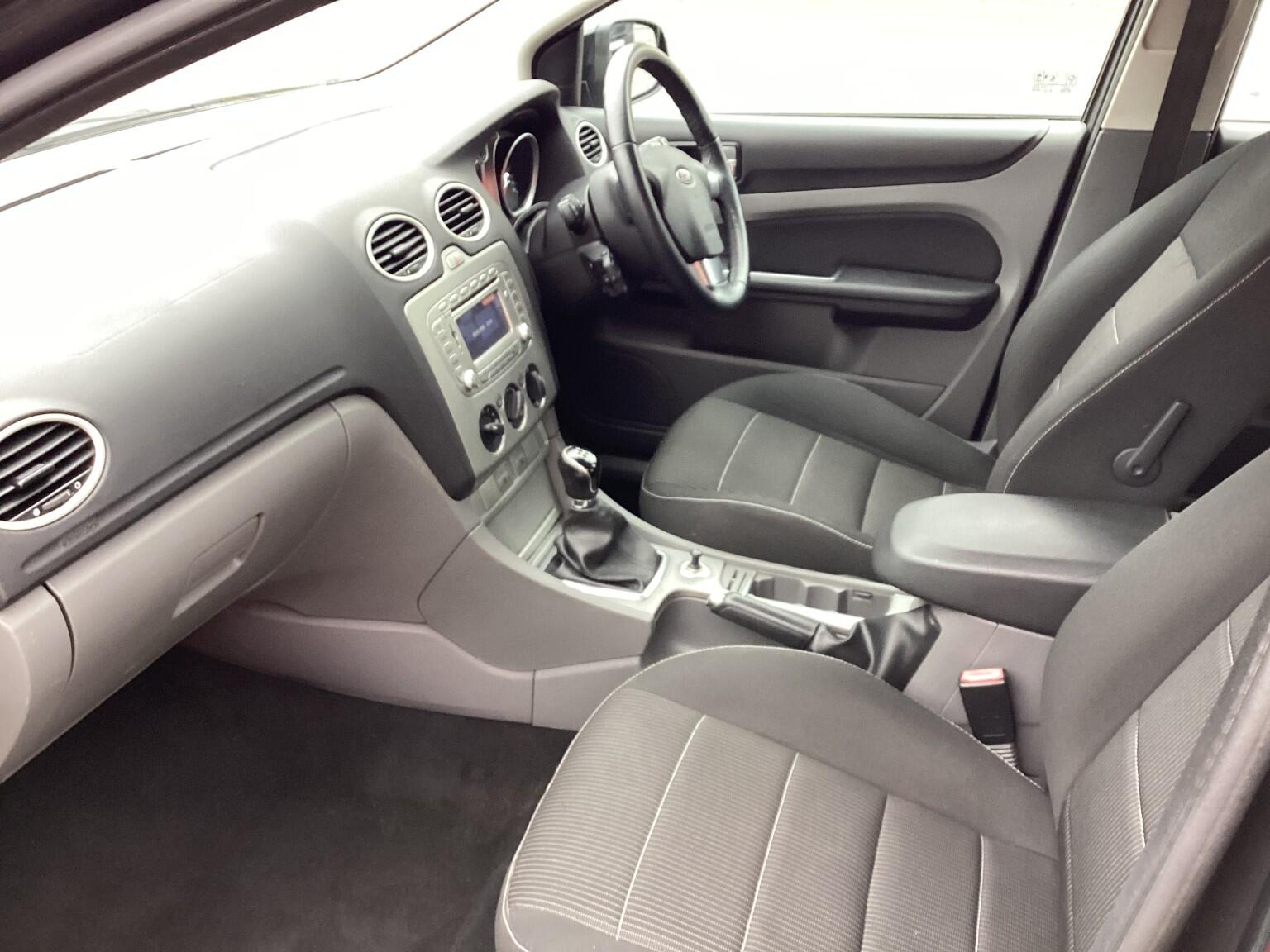 Ford Focus view 16