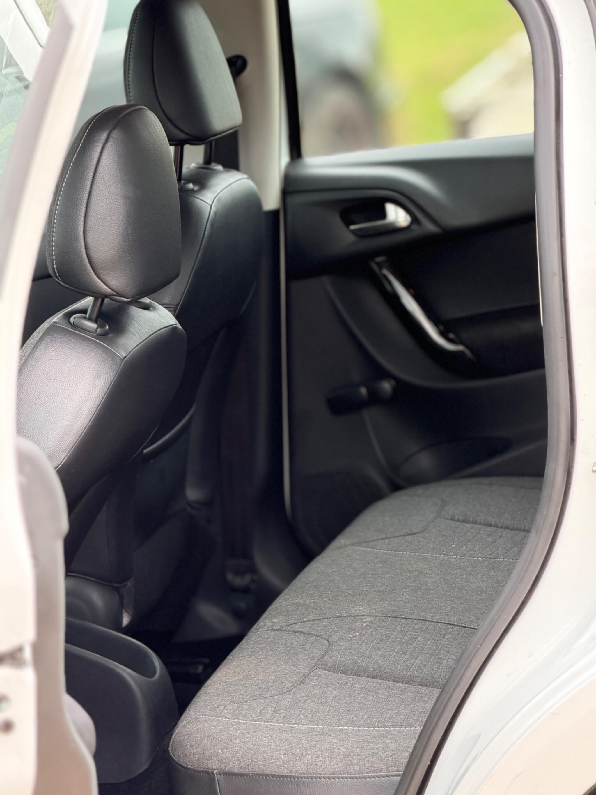 2015 Citroen C3 1.2 PureTech Selection Euro 6 5dr image 25