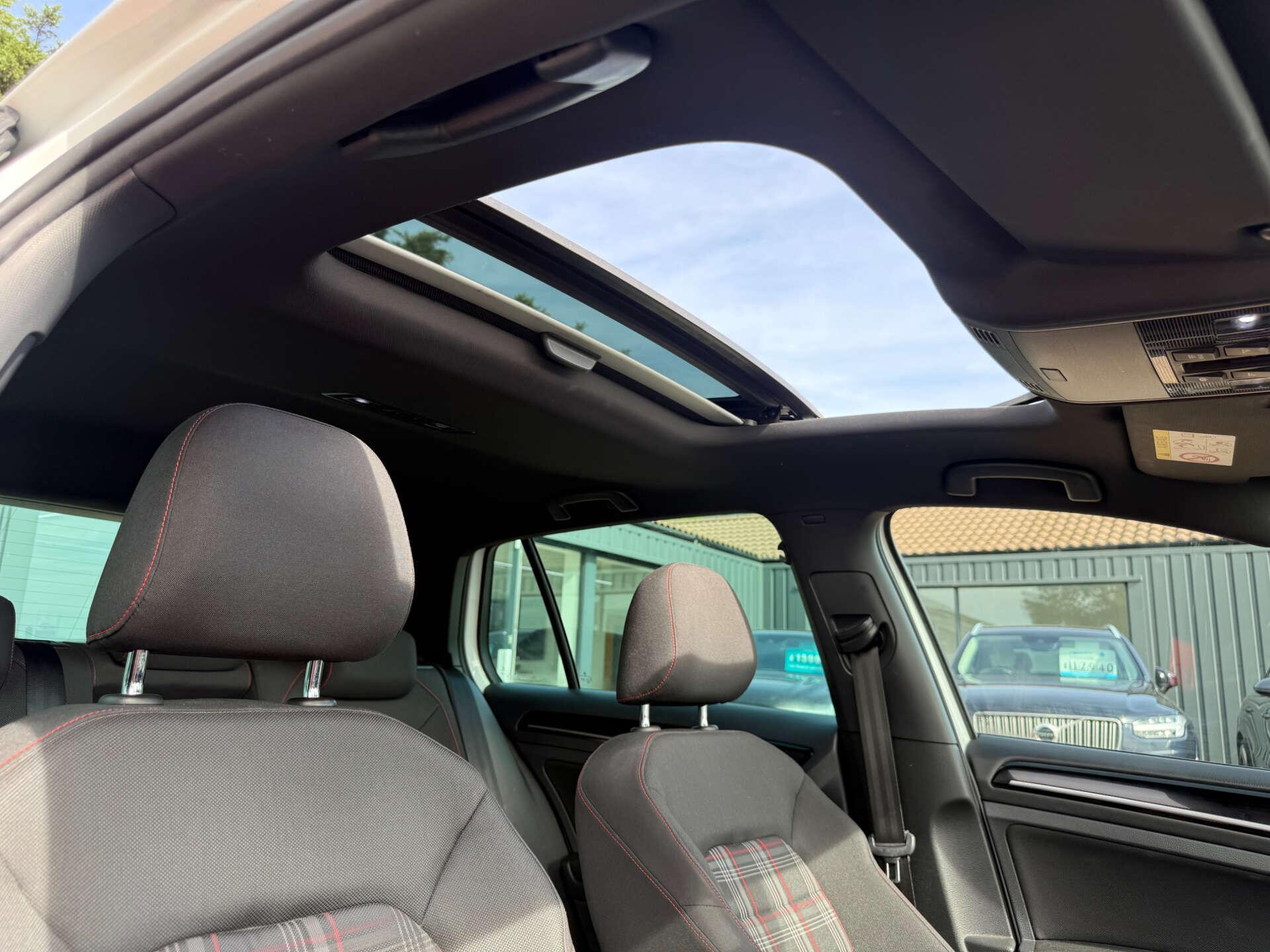 Volkswagen Golf view 47