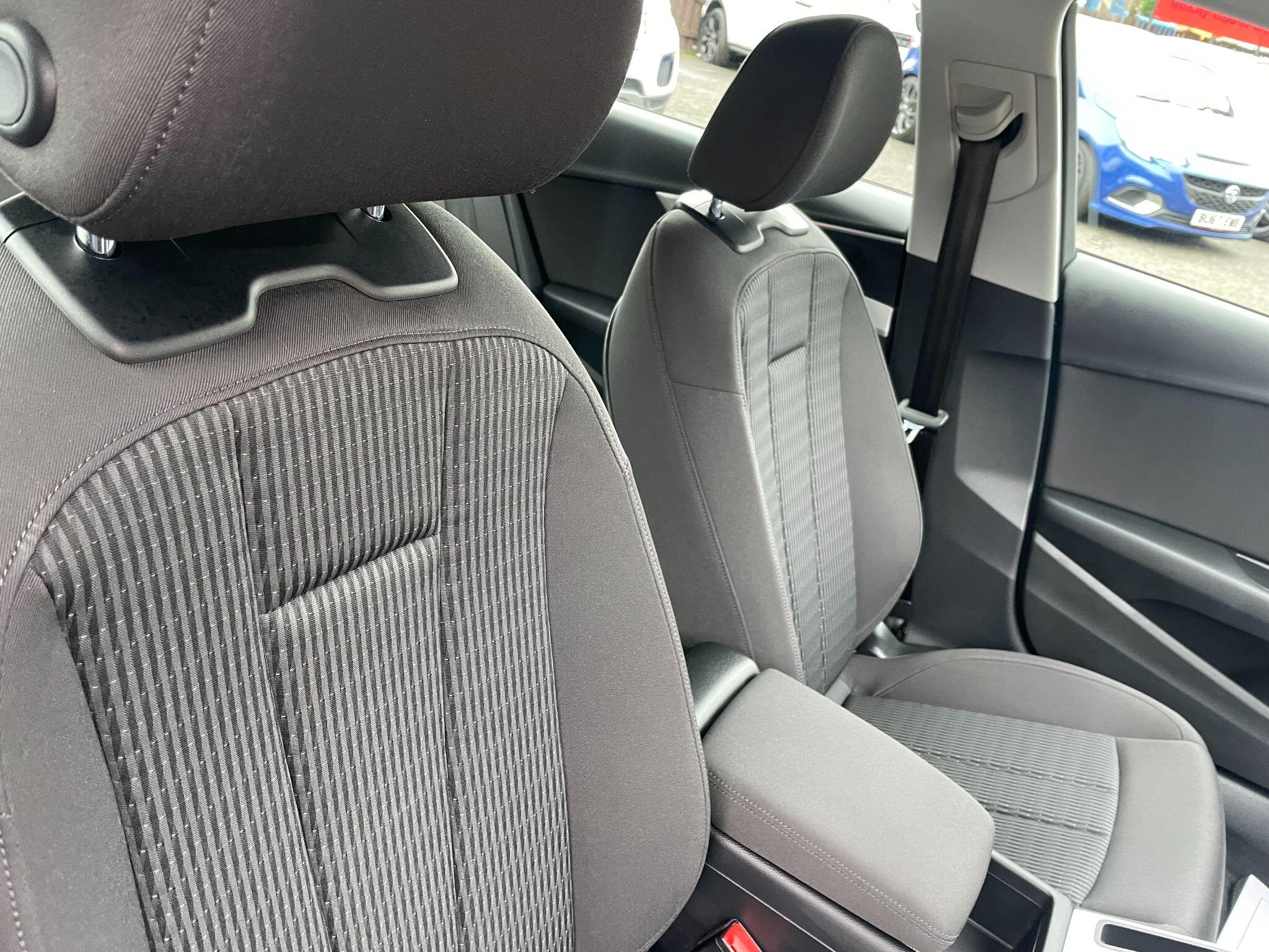 Audi A4 view 16