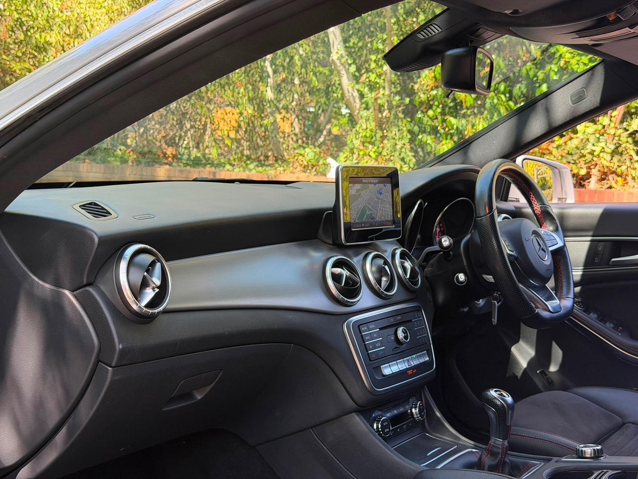 Mercedes-Benz Cla view 15