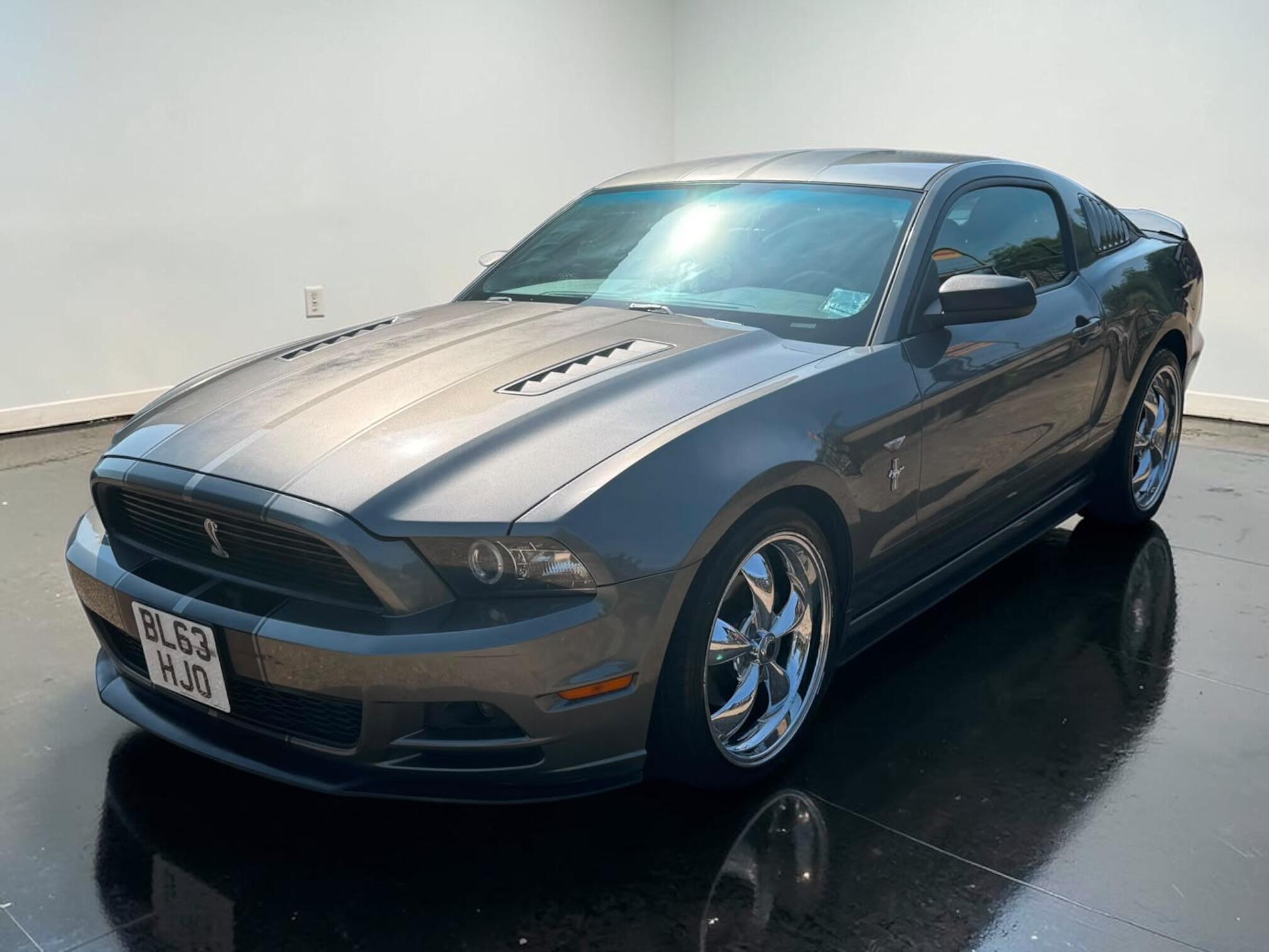 Ford Mustang view 5