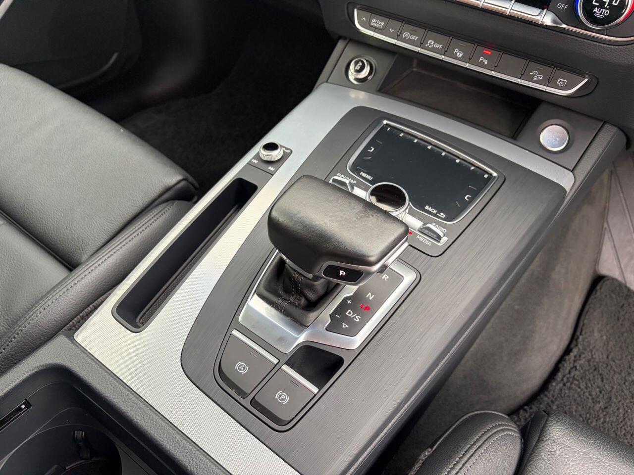 Audi Q5 view 32