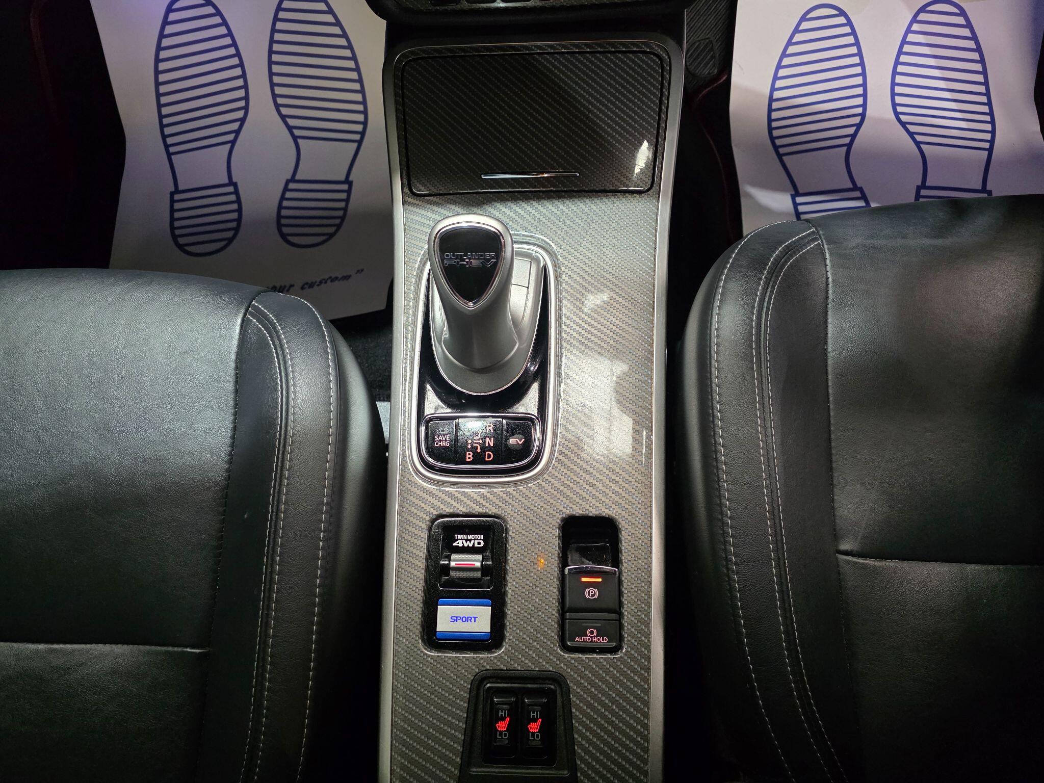 Mitsubishi Outlander view 10