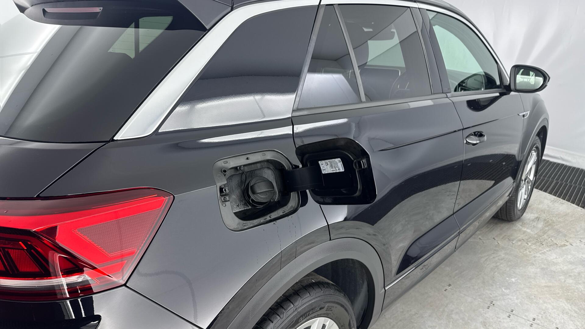 Volkswagen T-Roc view 19