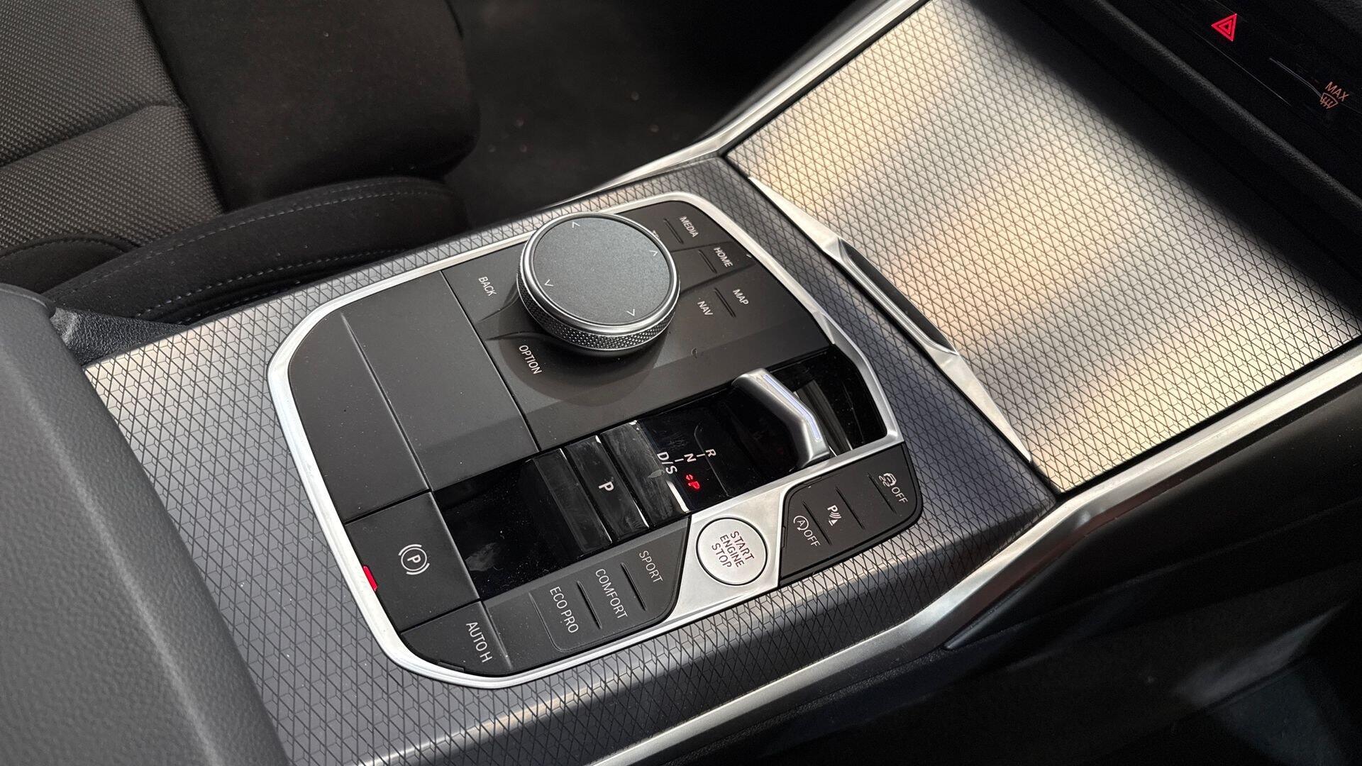 BMW 3 Series view 10
