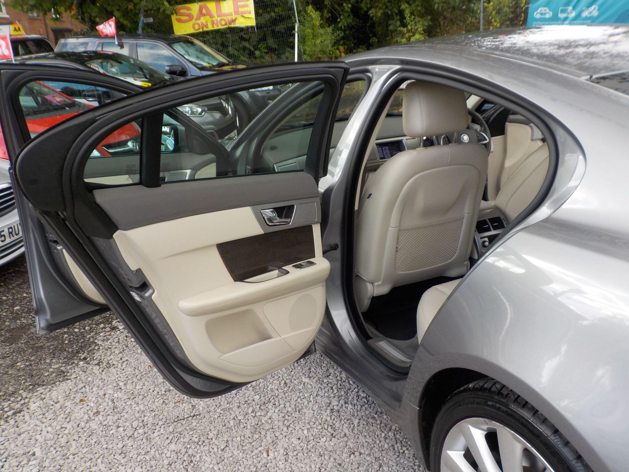 Jaguar XF 3.0d V6 Premium Luxury Auto Euro 5 4dr