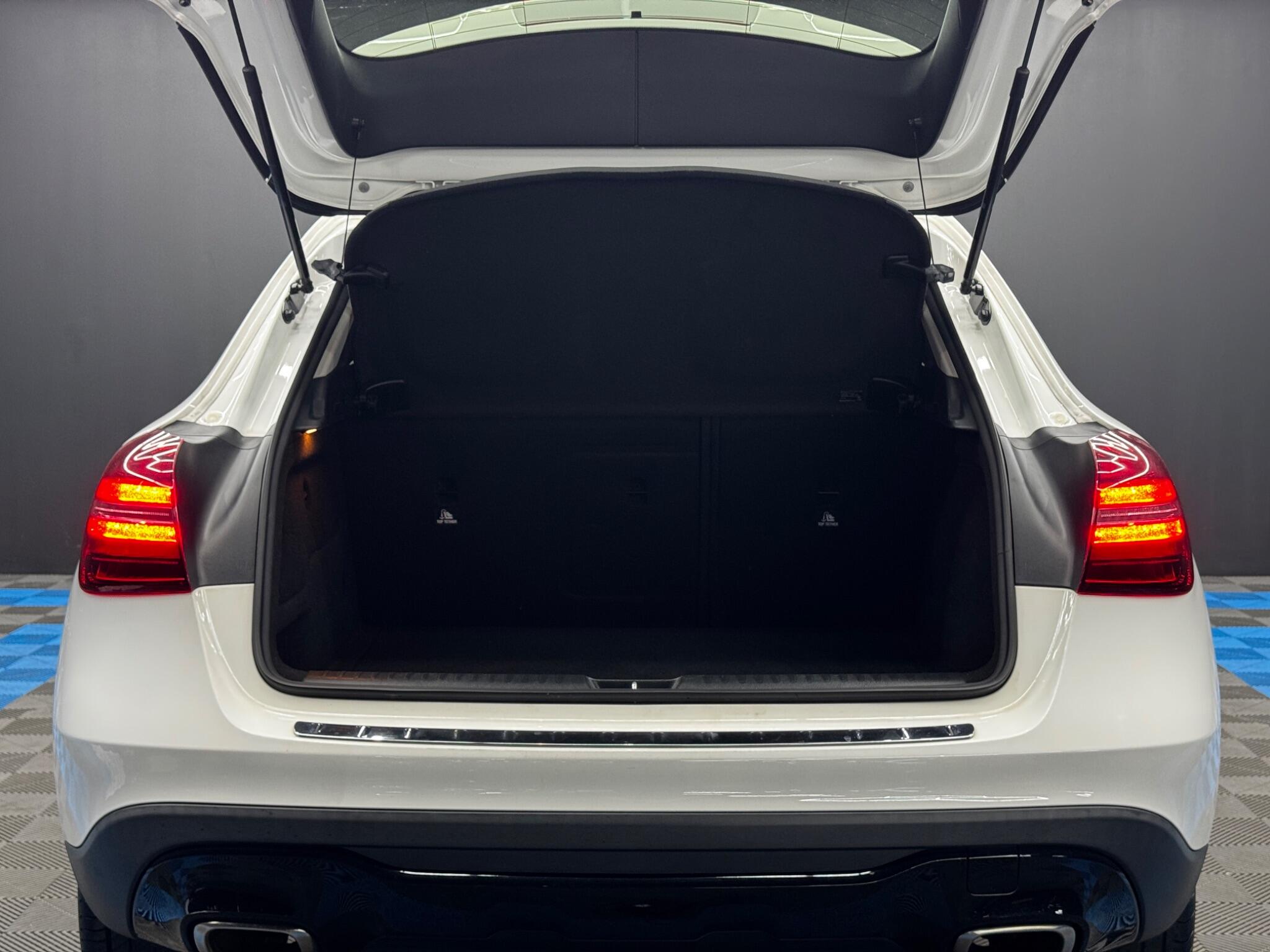 Mercedes-Benz Gla view 37