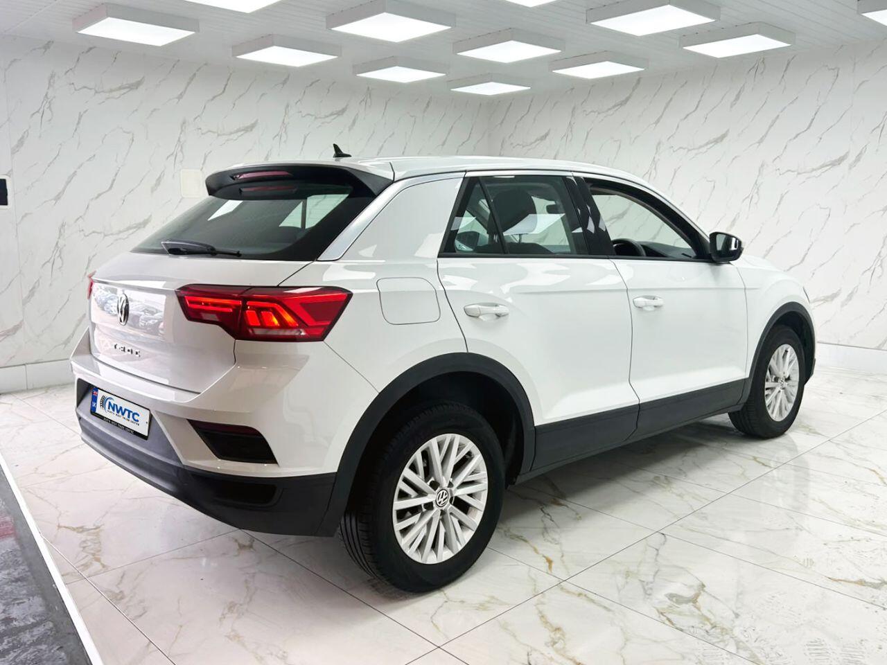 Volkswagen T-Roc view 12