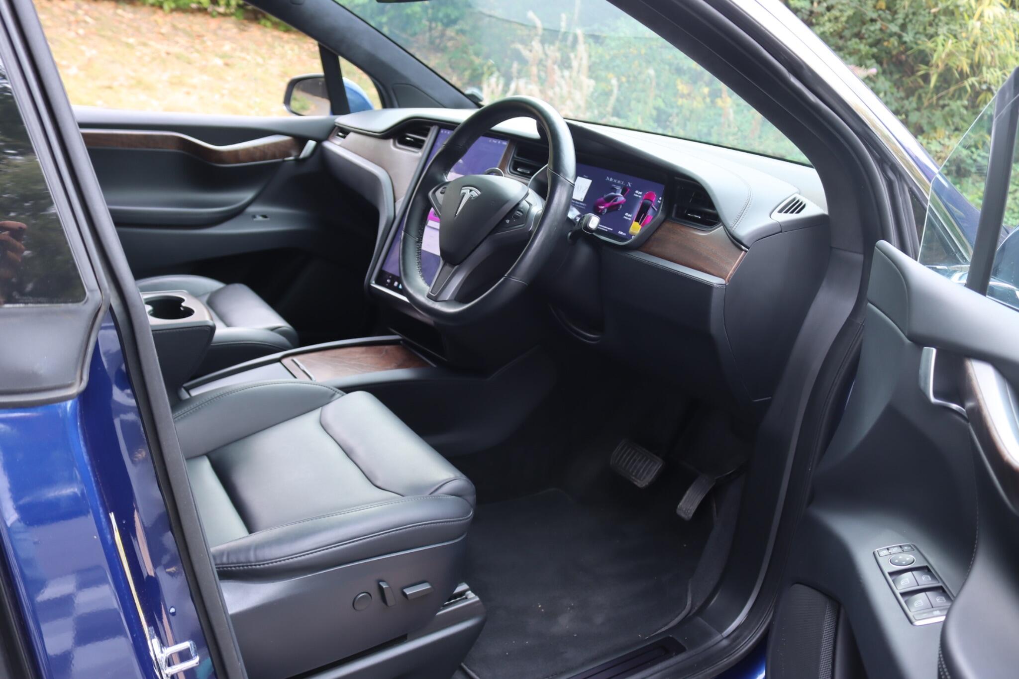 Tesla Model X view 41
