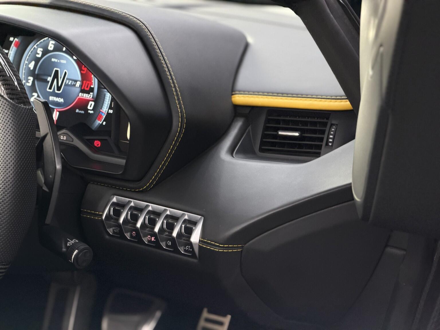 Lamborghini Aventador view 72