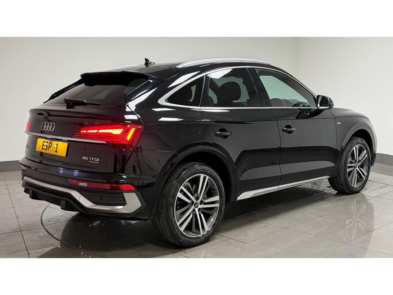 Audi Q5 view 9