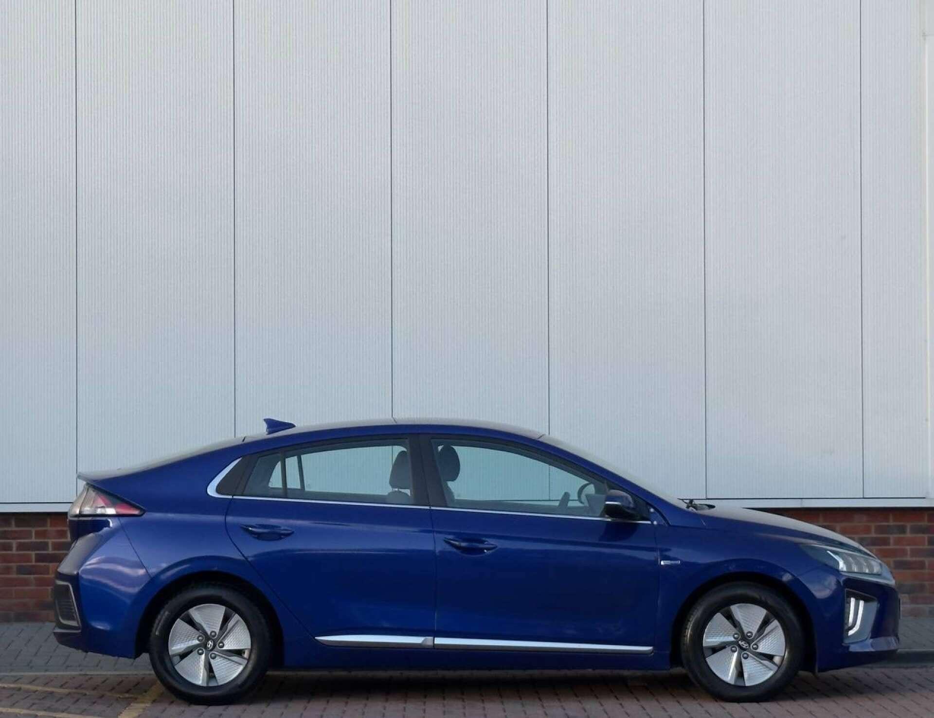 Hyundai Ioniq view 7