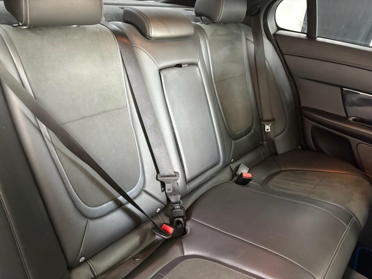 Jaguar XF view 13