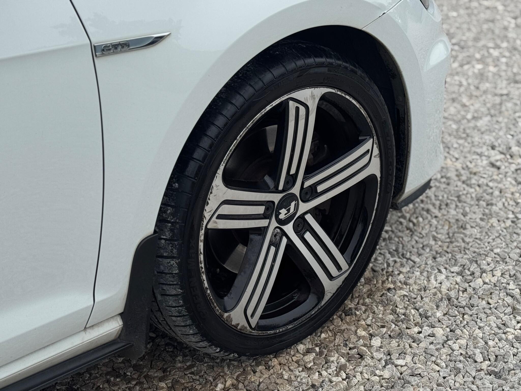 Volkswagen Golf view 73