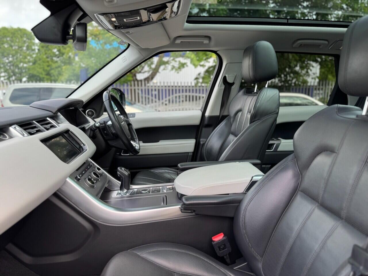 Land Rover Range Rover Sport view 30