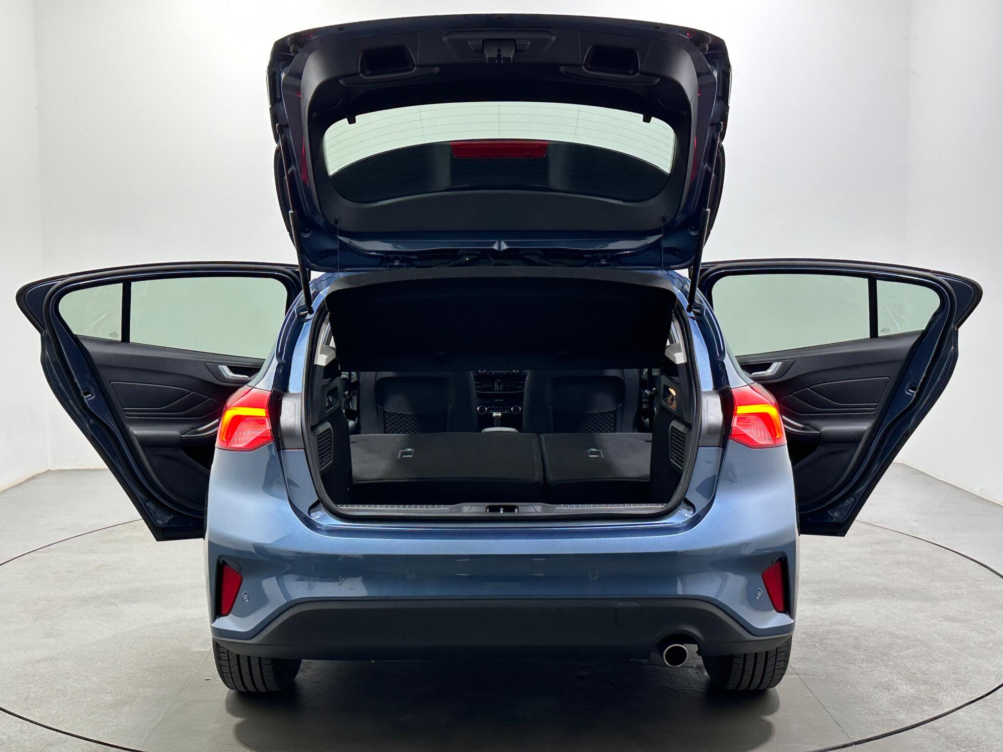 Ford Focus view 43