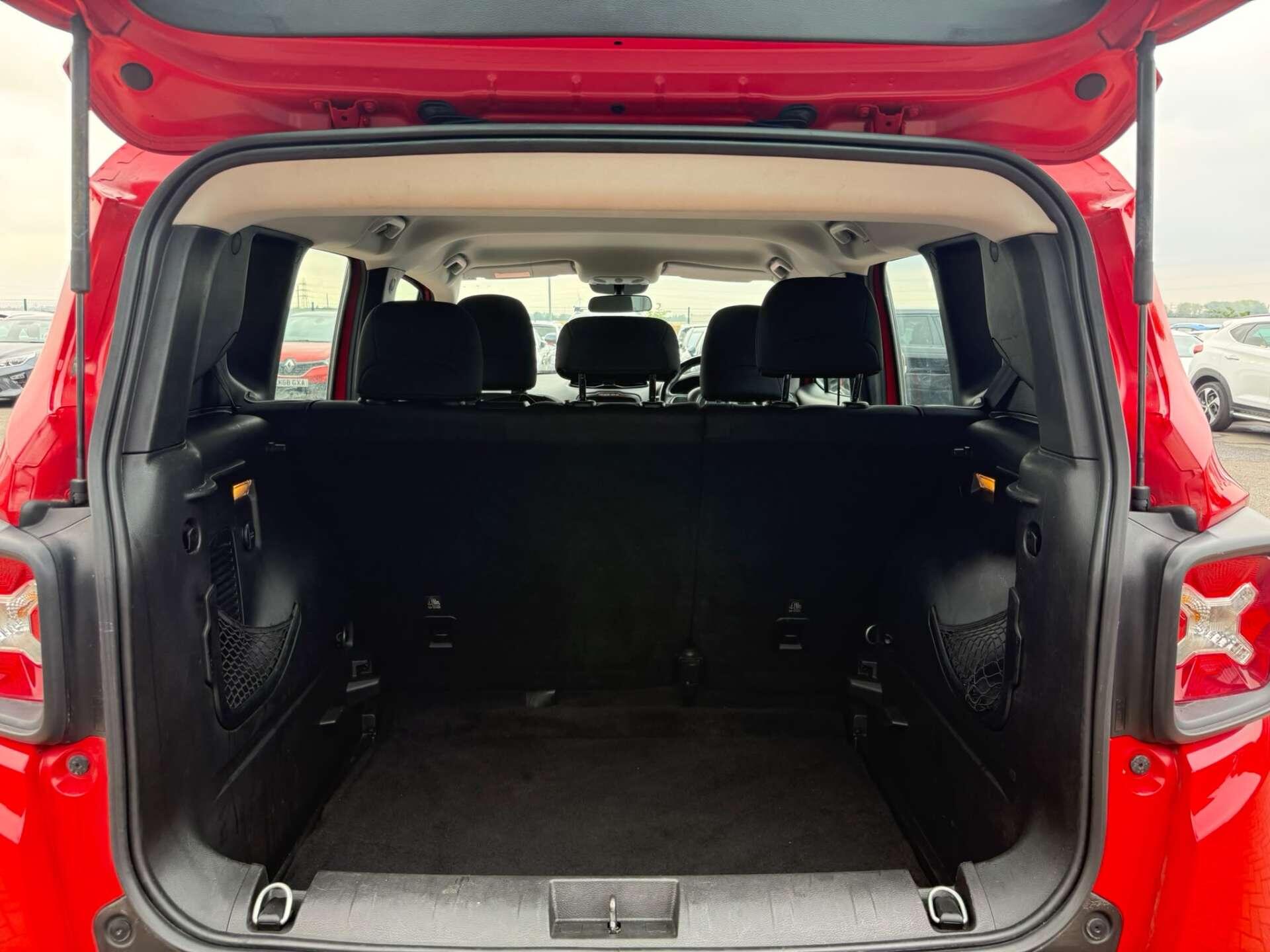 Jeep Renegade view 31