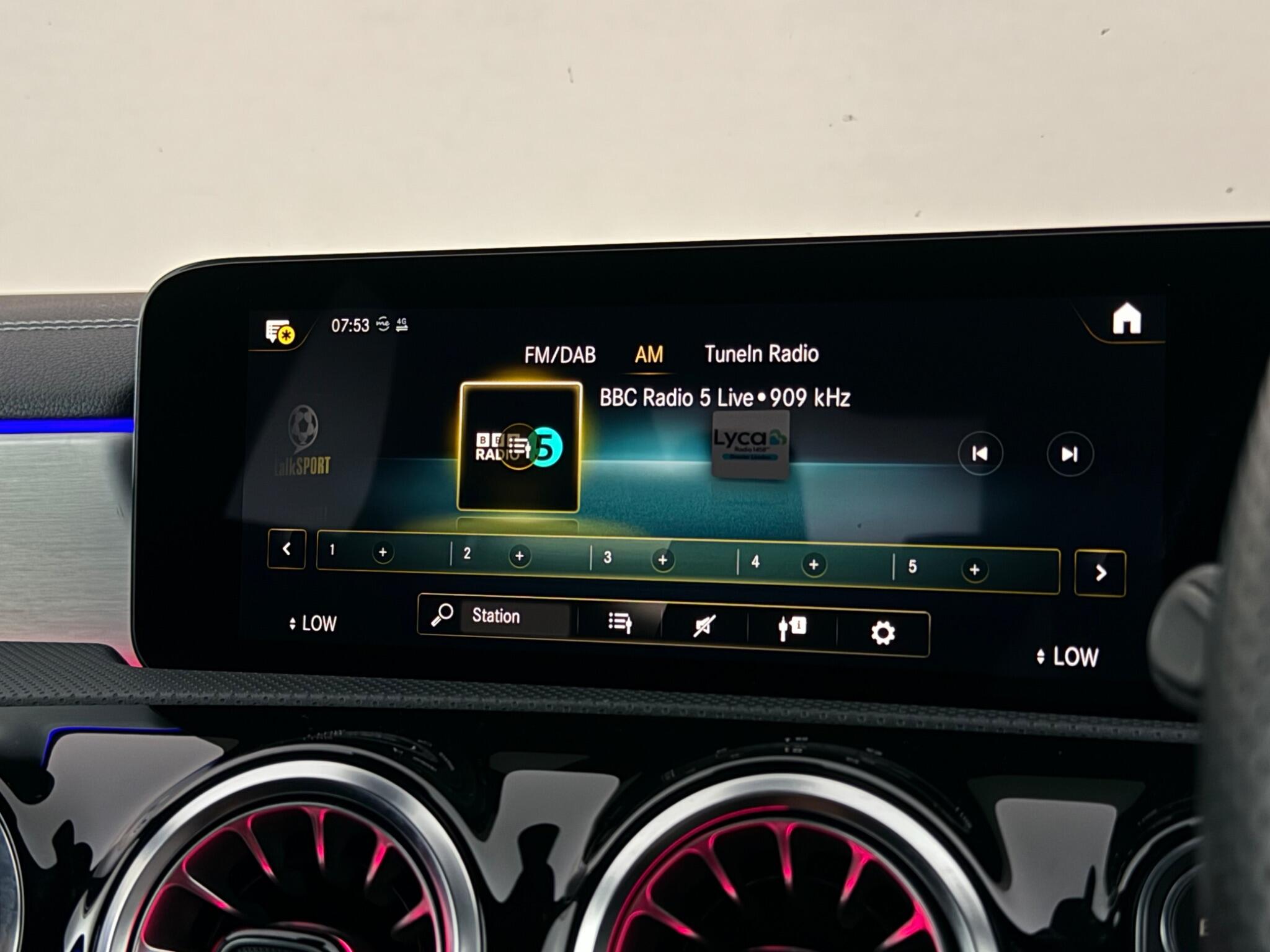 Mercedes-Benz Cla view 29