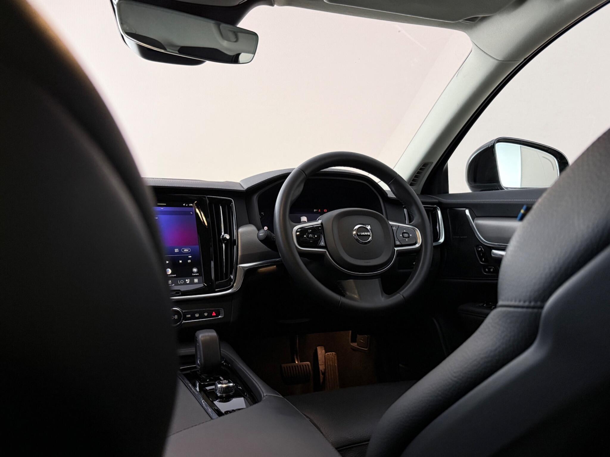 Volvo V90 view 5