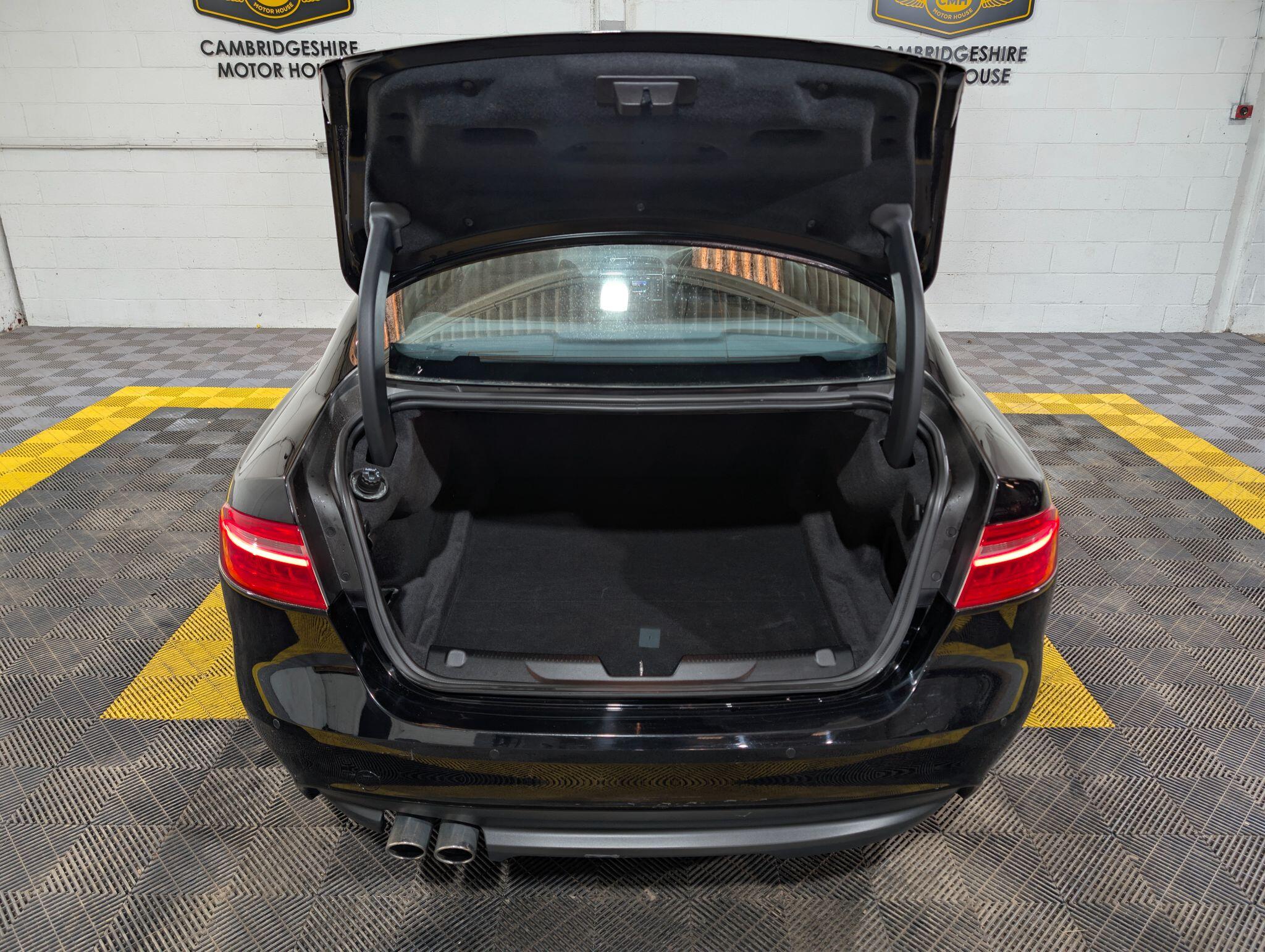 Jaguar Xe view 48