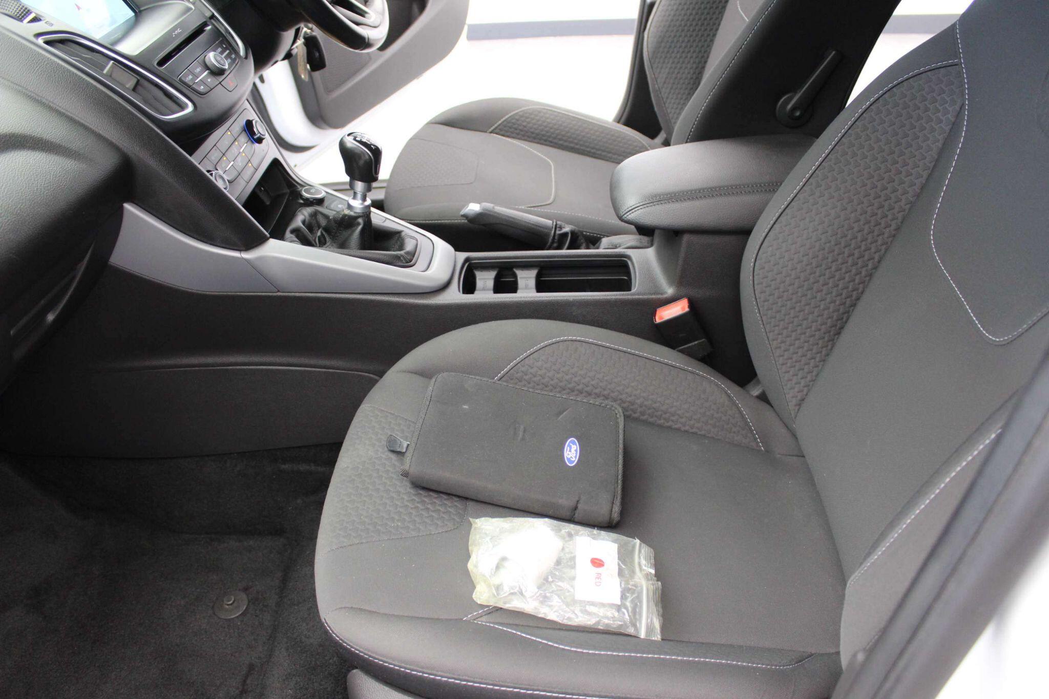 Ford Focus view 31