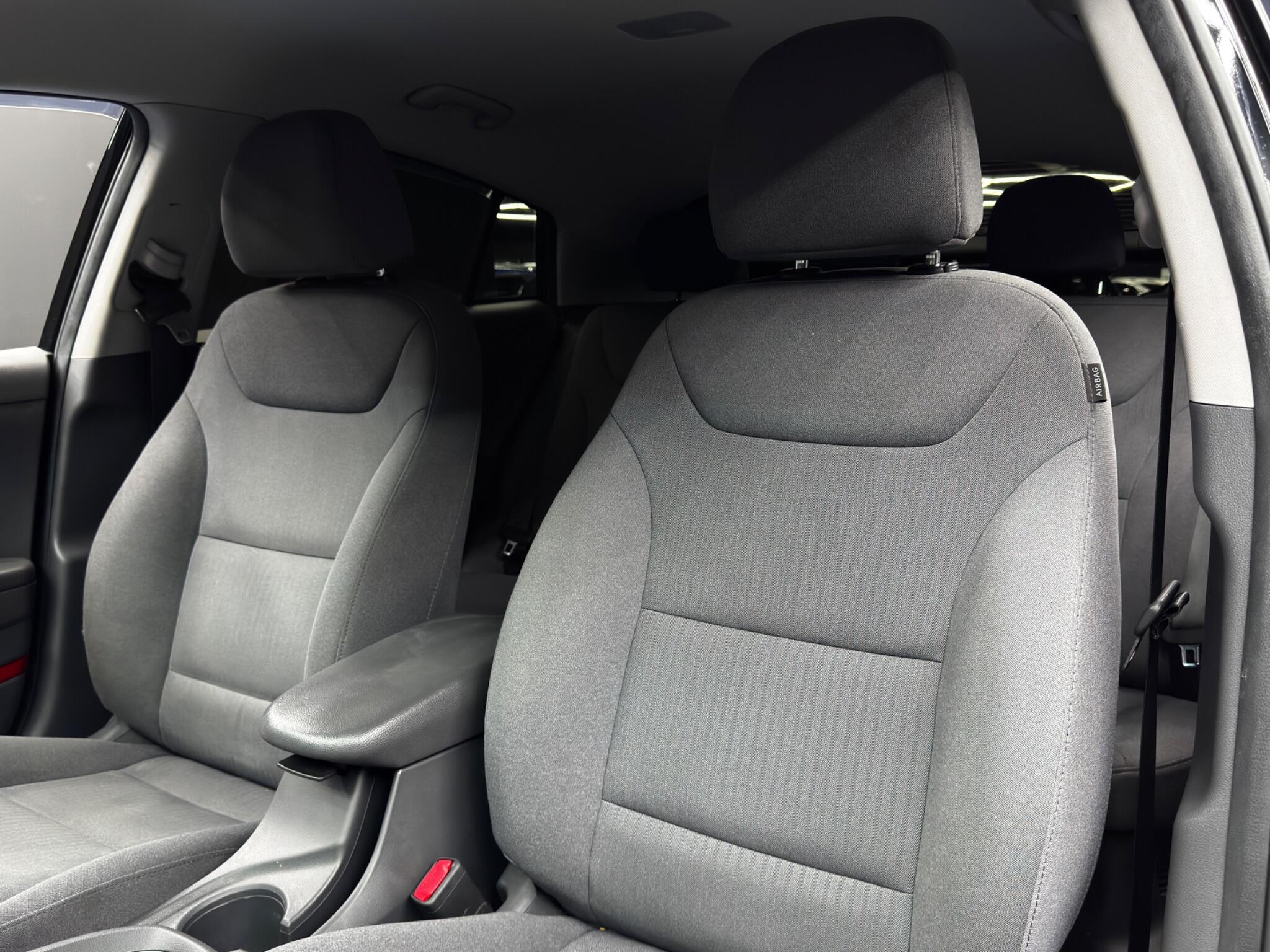 Hyundai Ioniq view 13