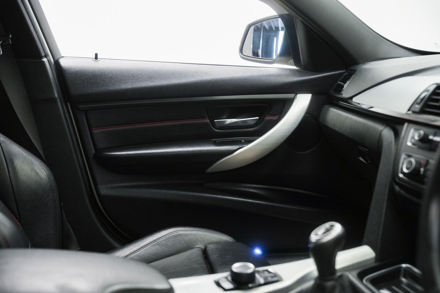 BMW 3 Series view 20