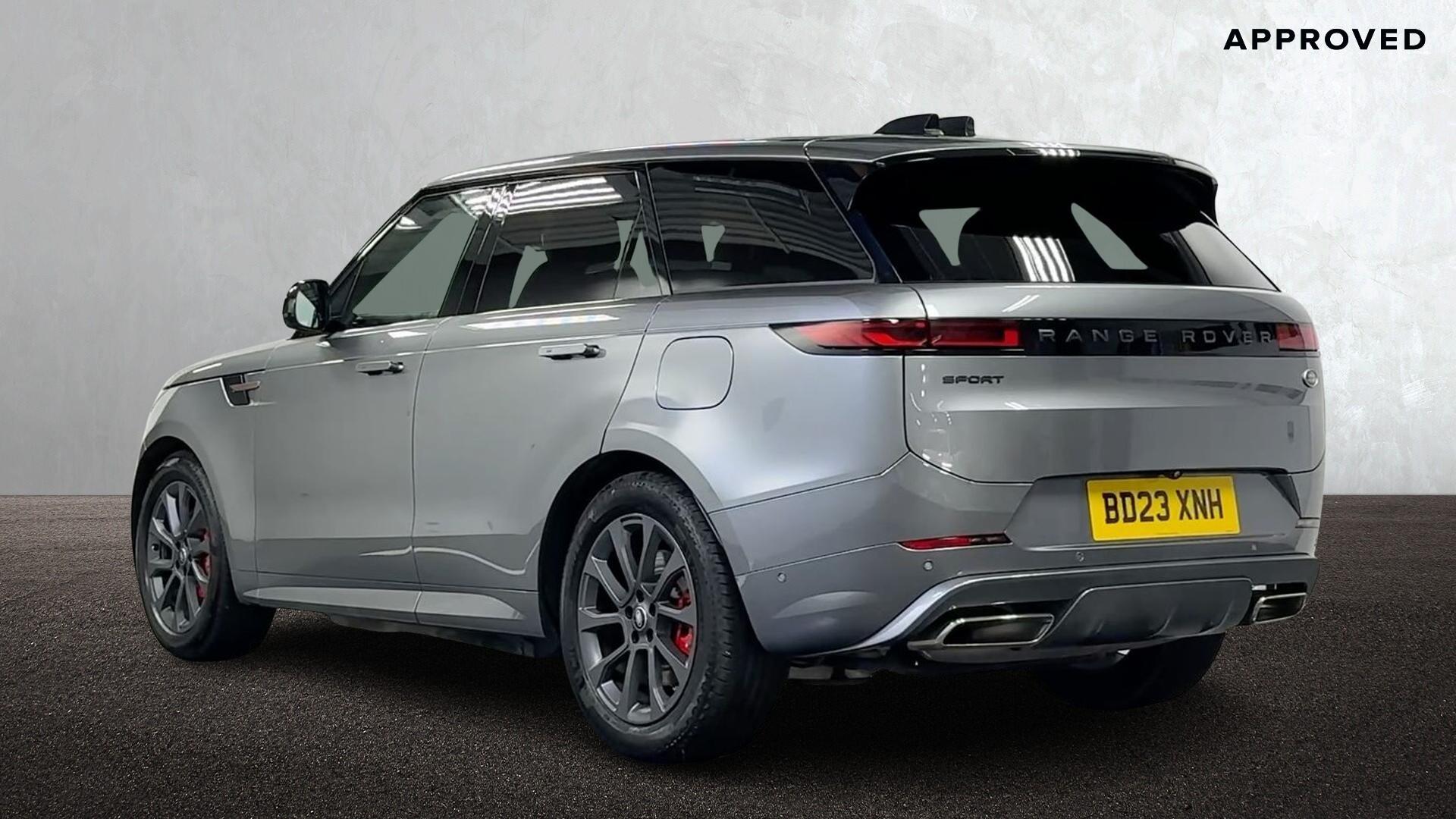 Land Rover Range Rover Sport view 2