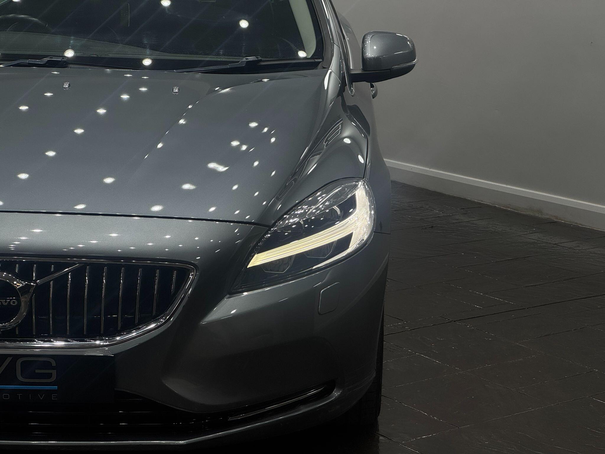 Volvo V40 view 12