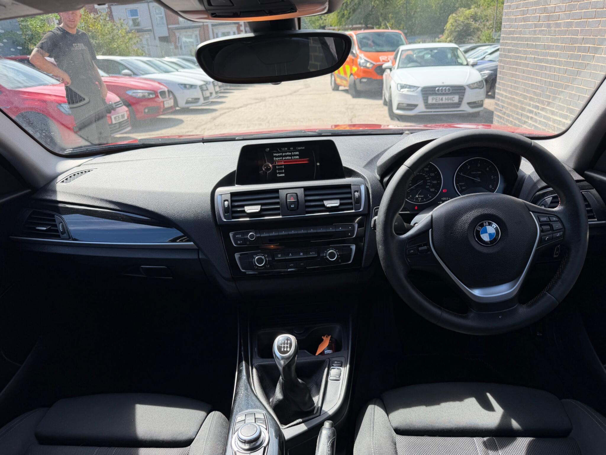 BMW 1 Series view 24