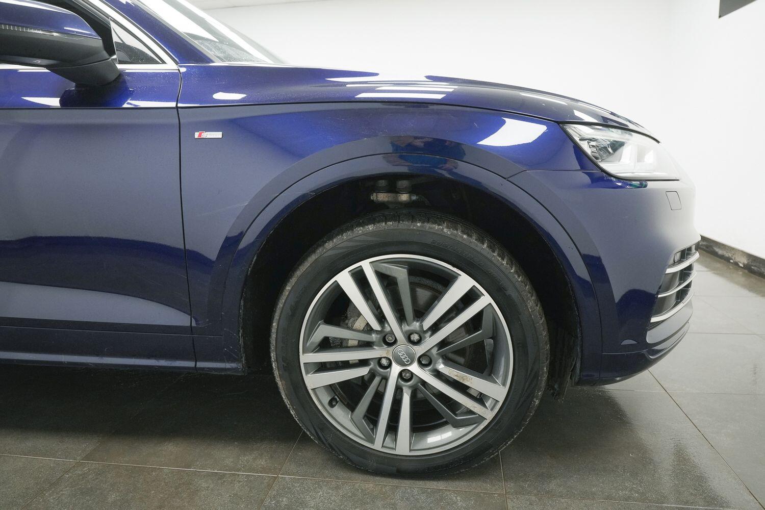 Audi Q5 view 5