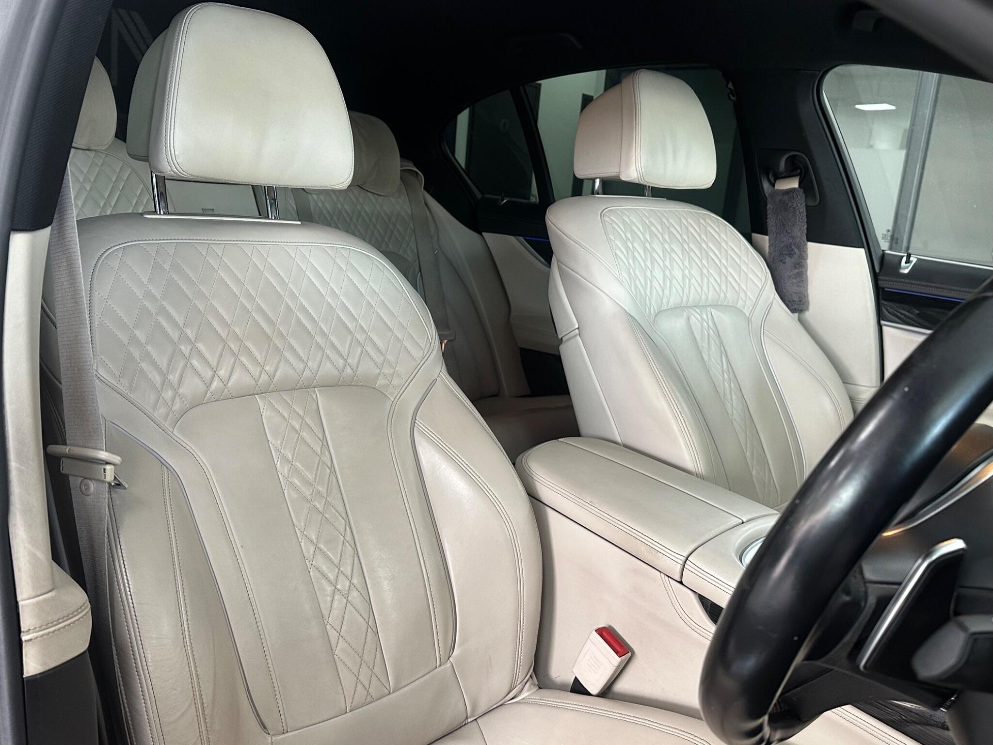 BMW 7 Series view 22