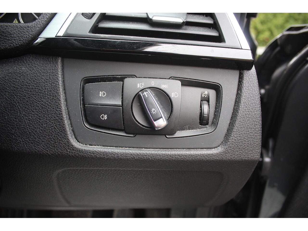 BMW 3 Series view 26
