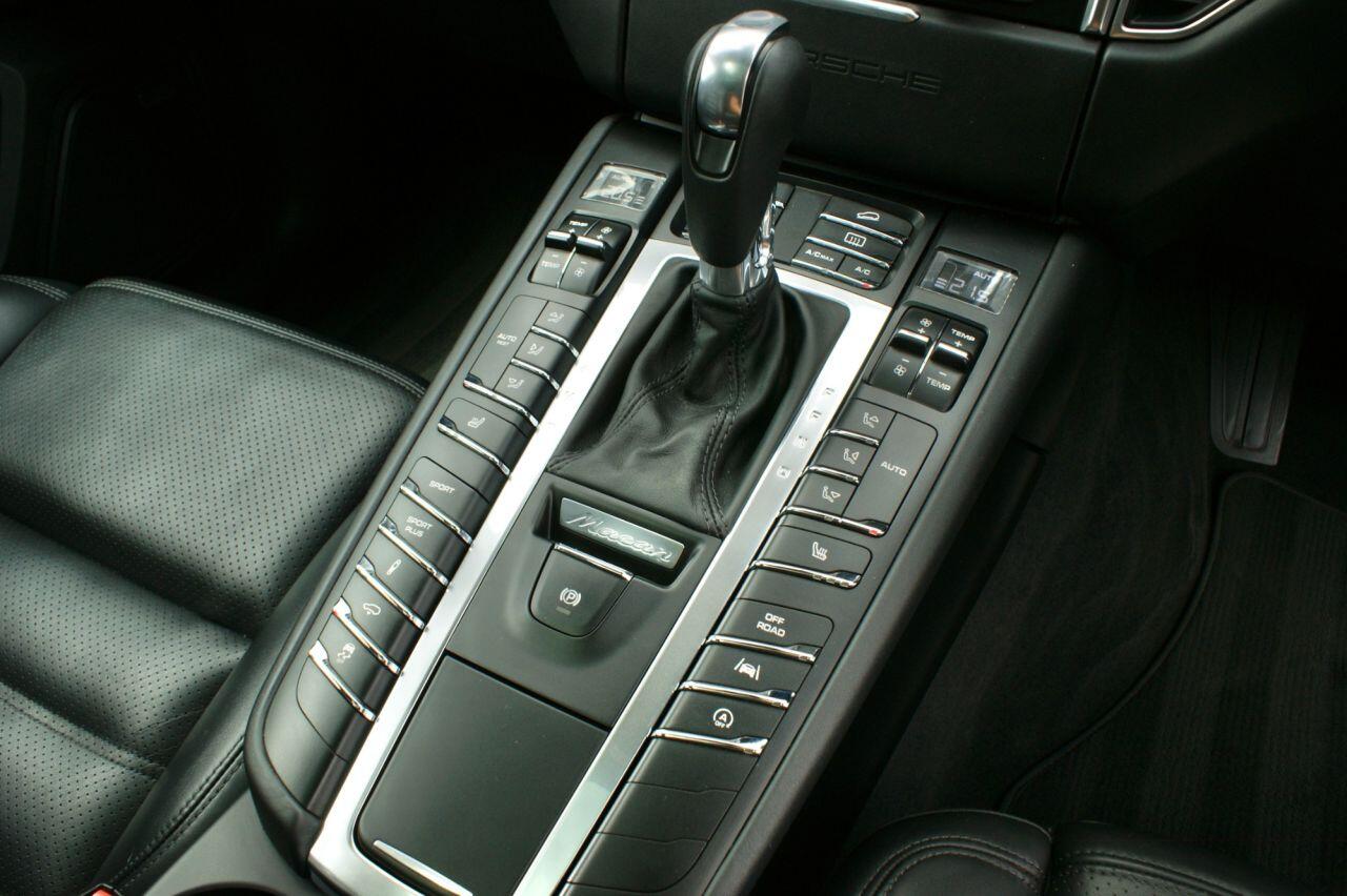 Porsche Macan view 64