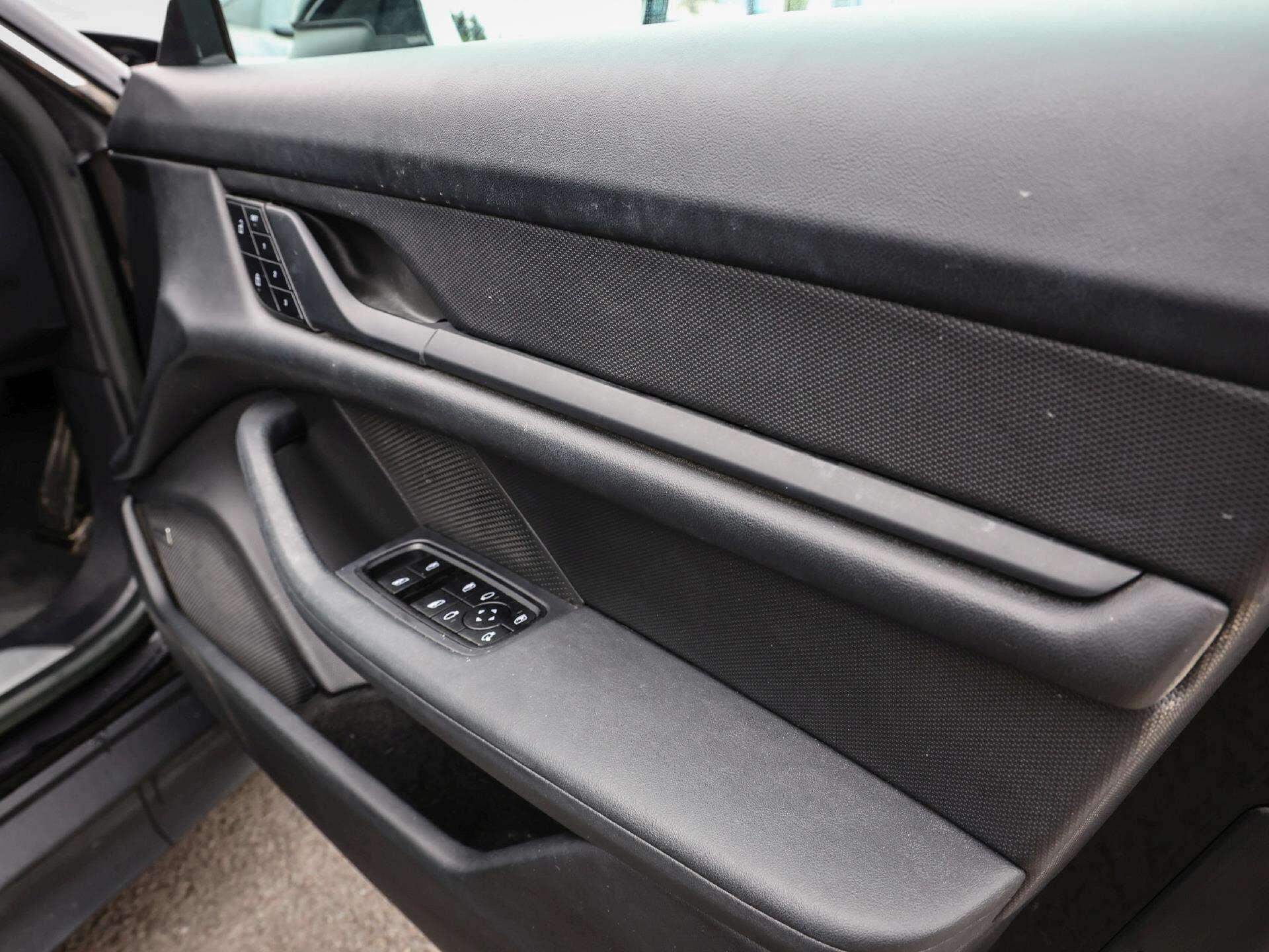 Porsche Taycan view 21
