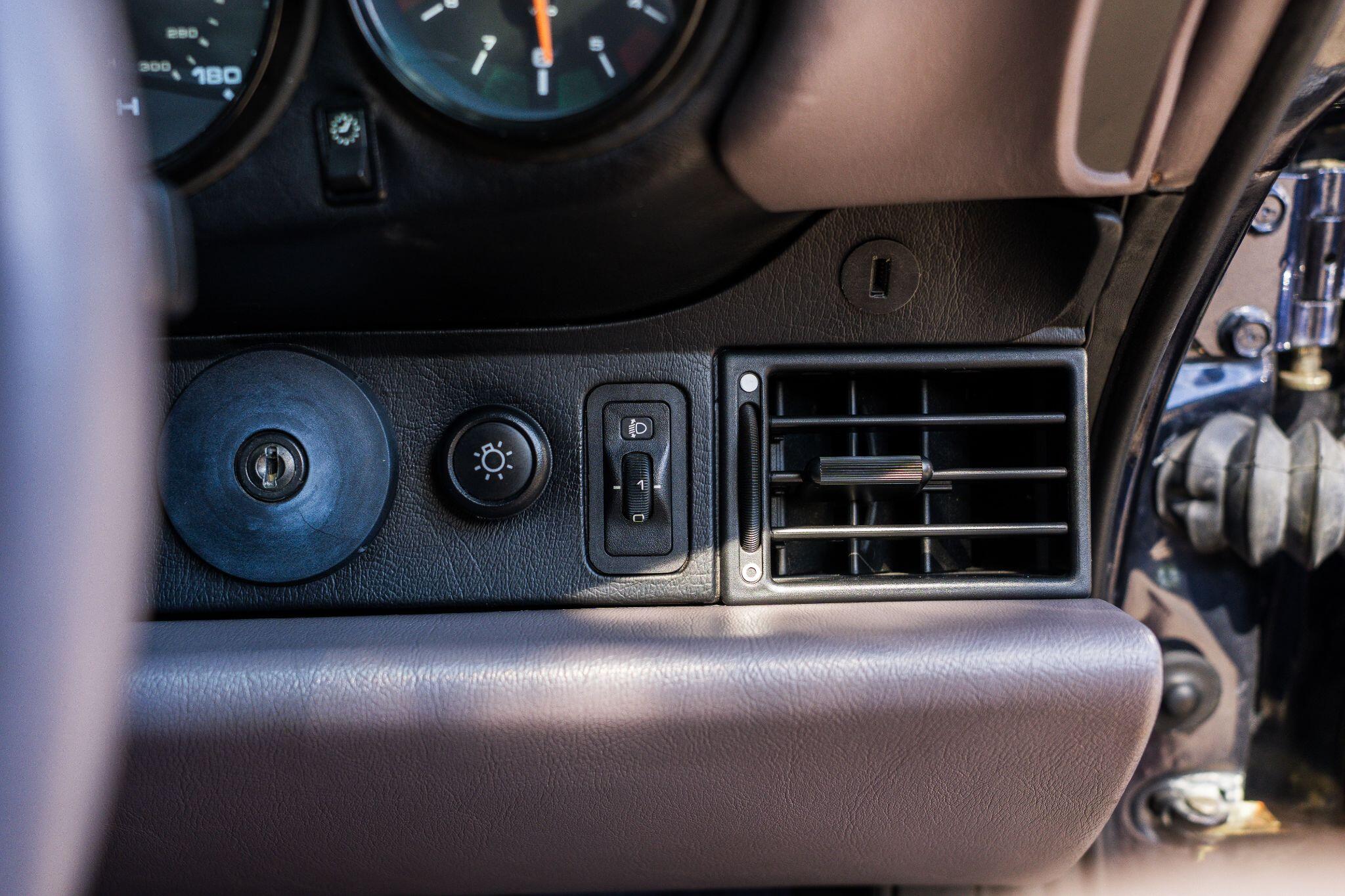 Porsche 911 view 19