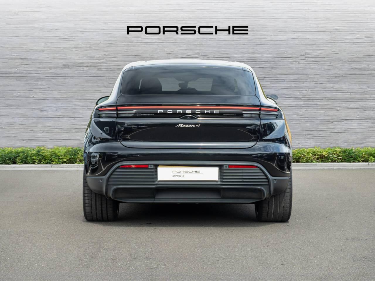 Porsche Macan view 7