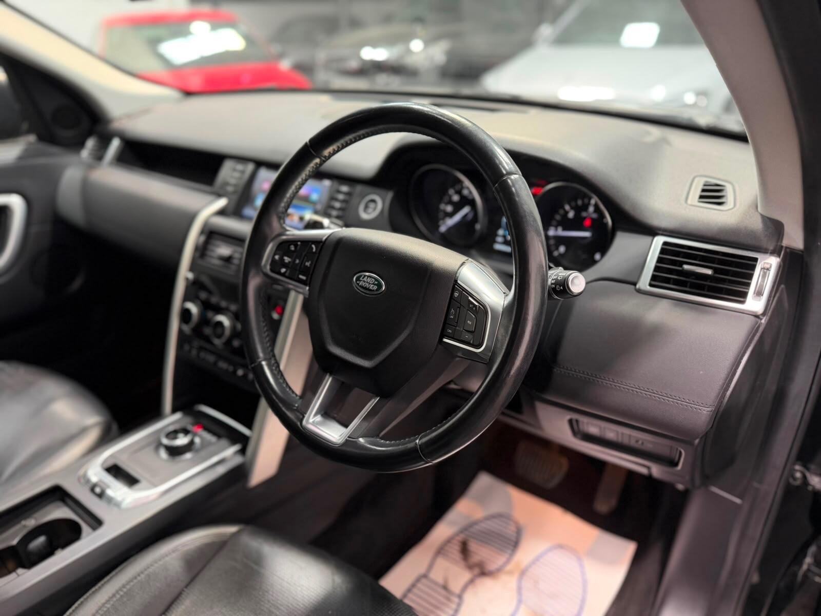 Land Rover Discovery Sport view 12