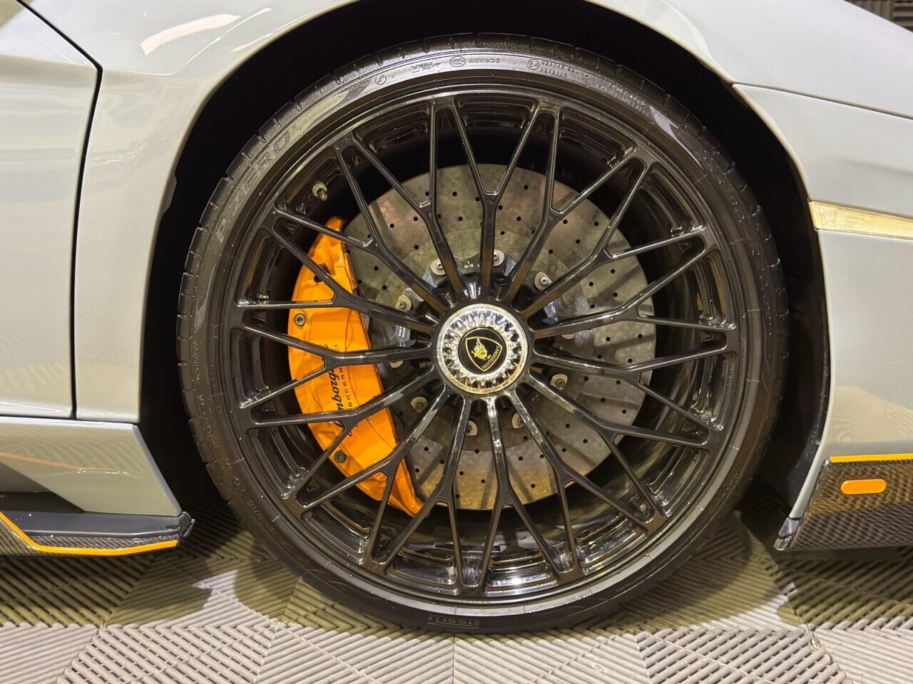 Lamborghini Aventador view 5