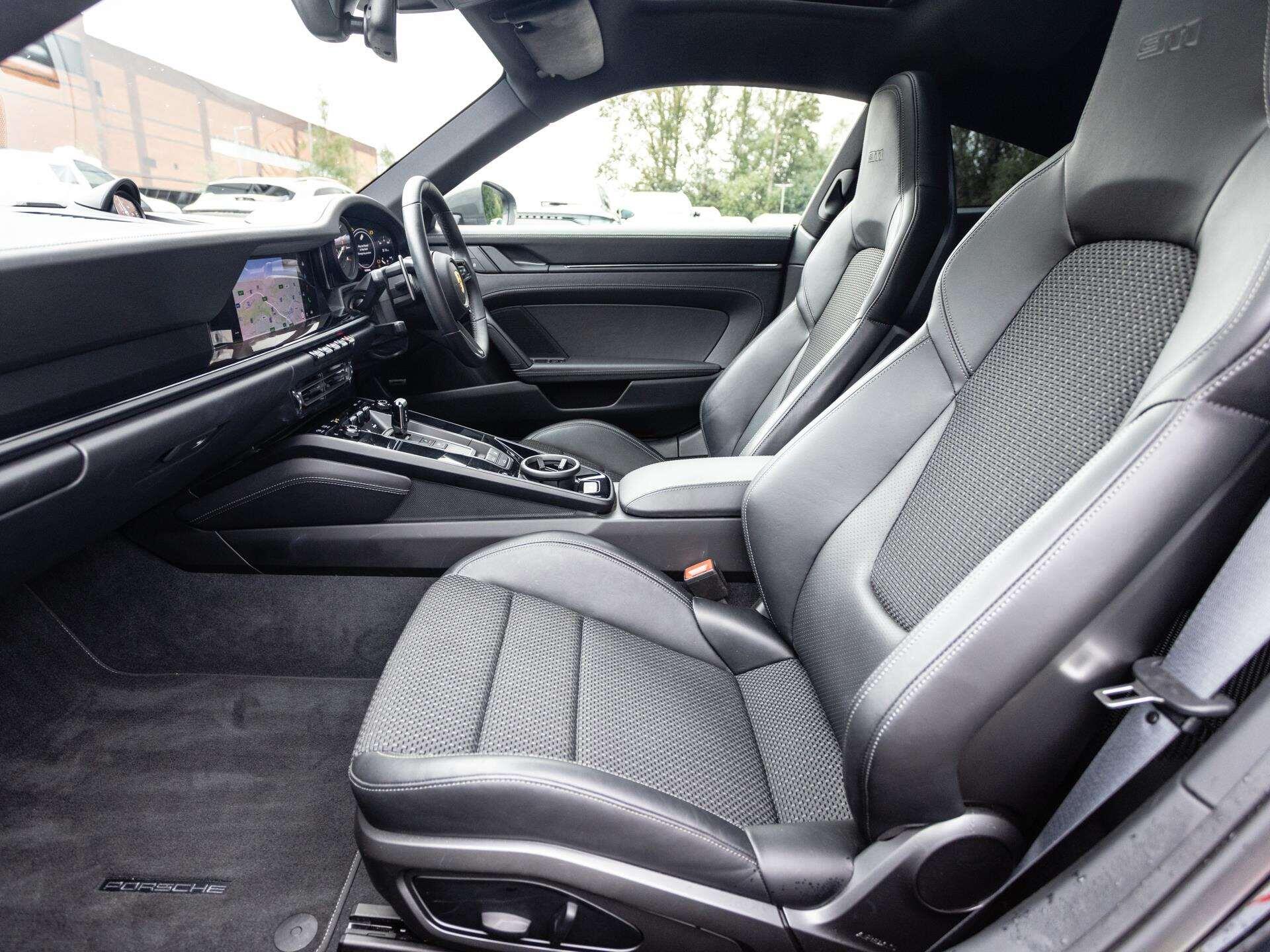 Porsche 911 view 15