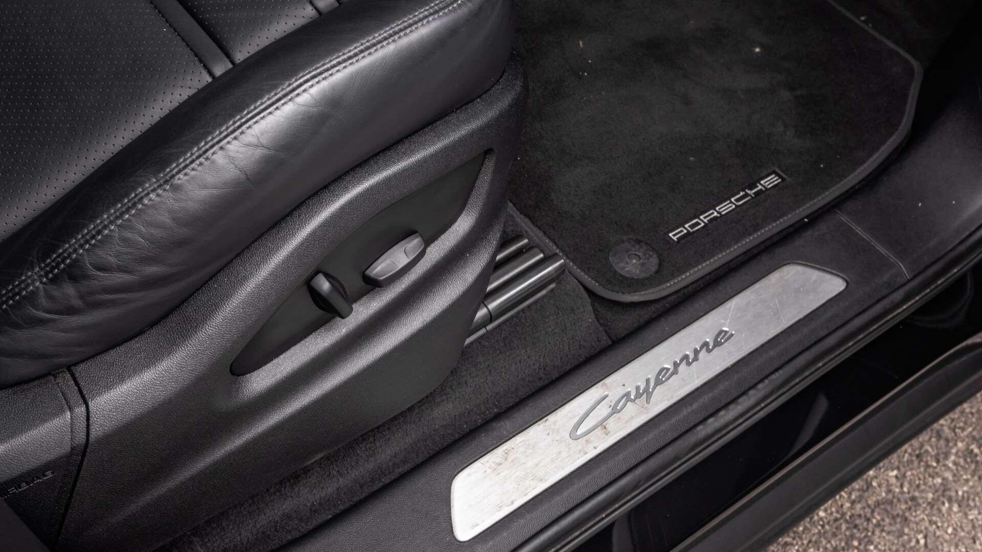 Porsche Cayenne view 25
