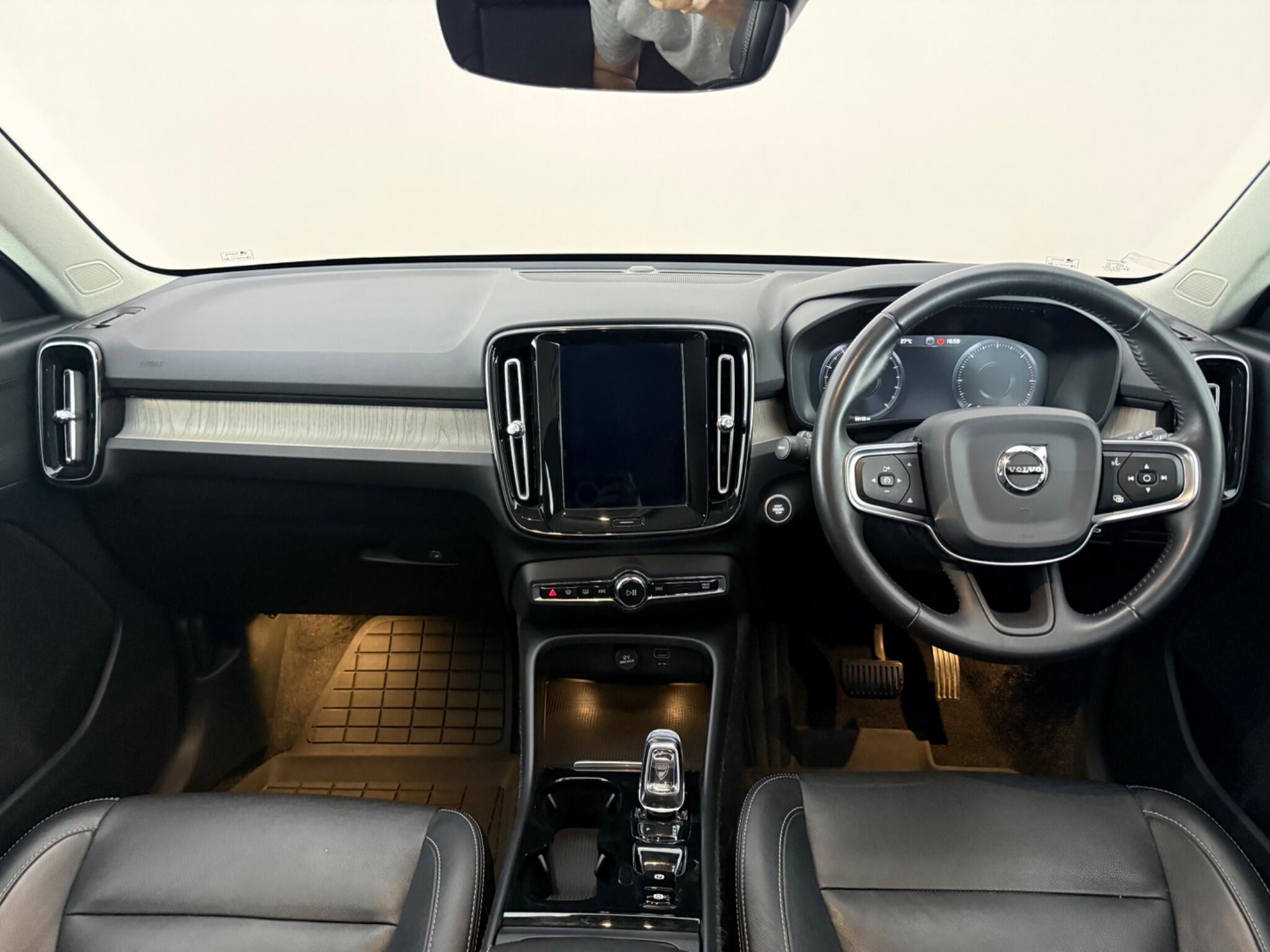 Volvo XC40 view 17