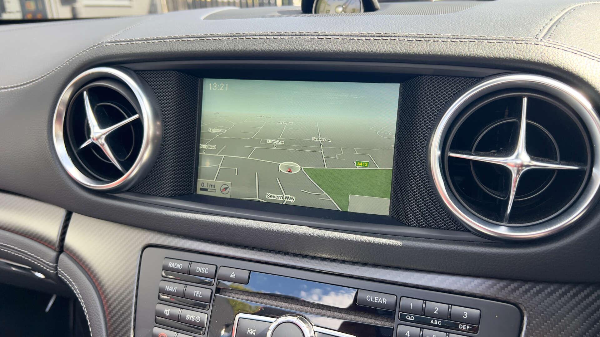Mercedes-Benz SL view 16