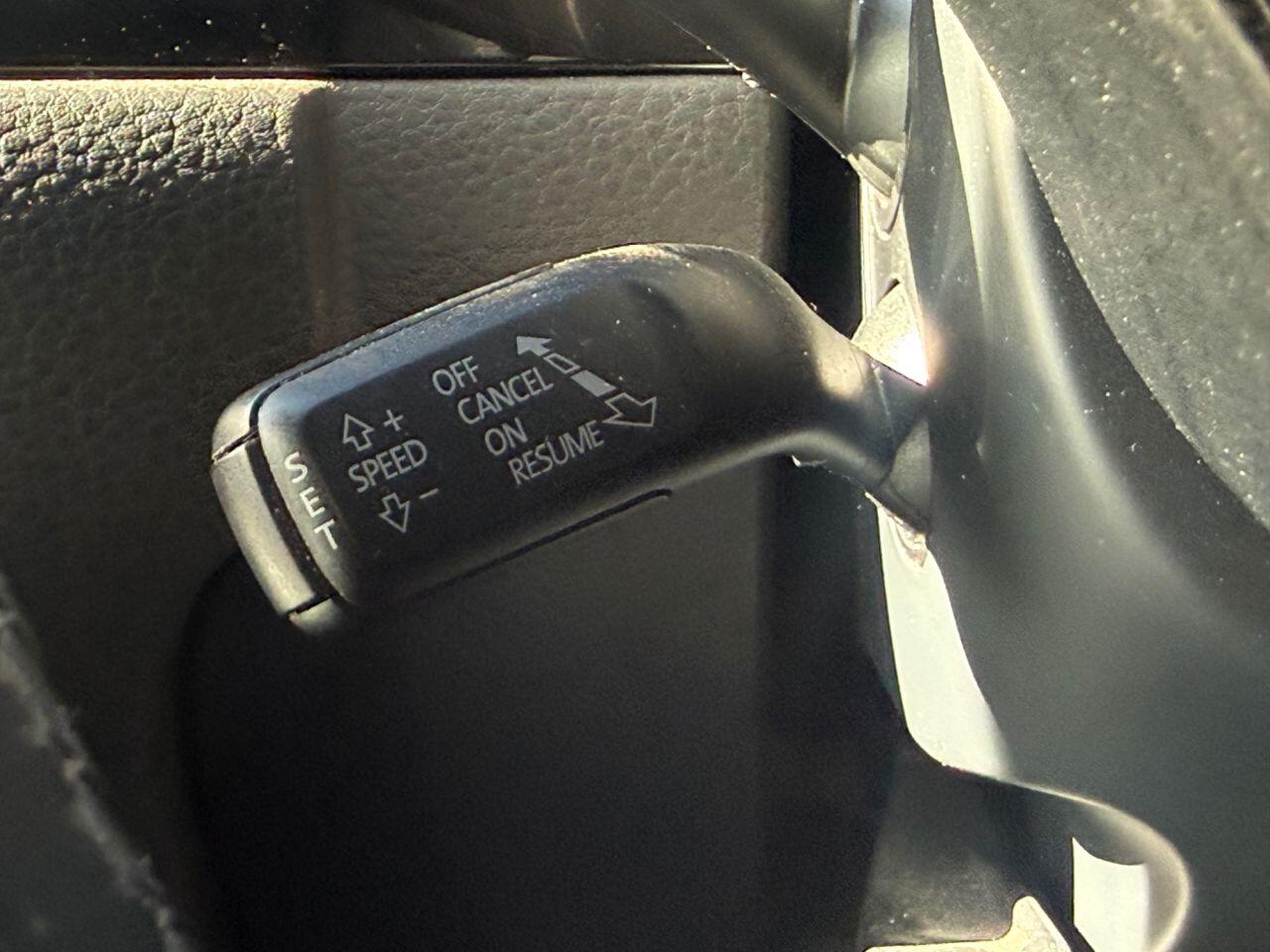 Volkswagen Touareg view 9