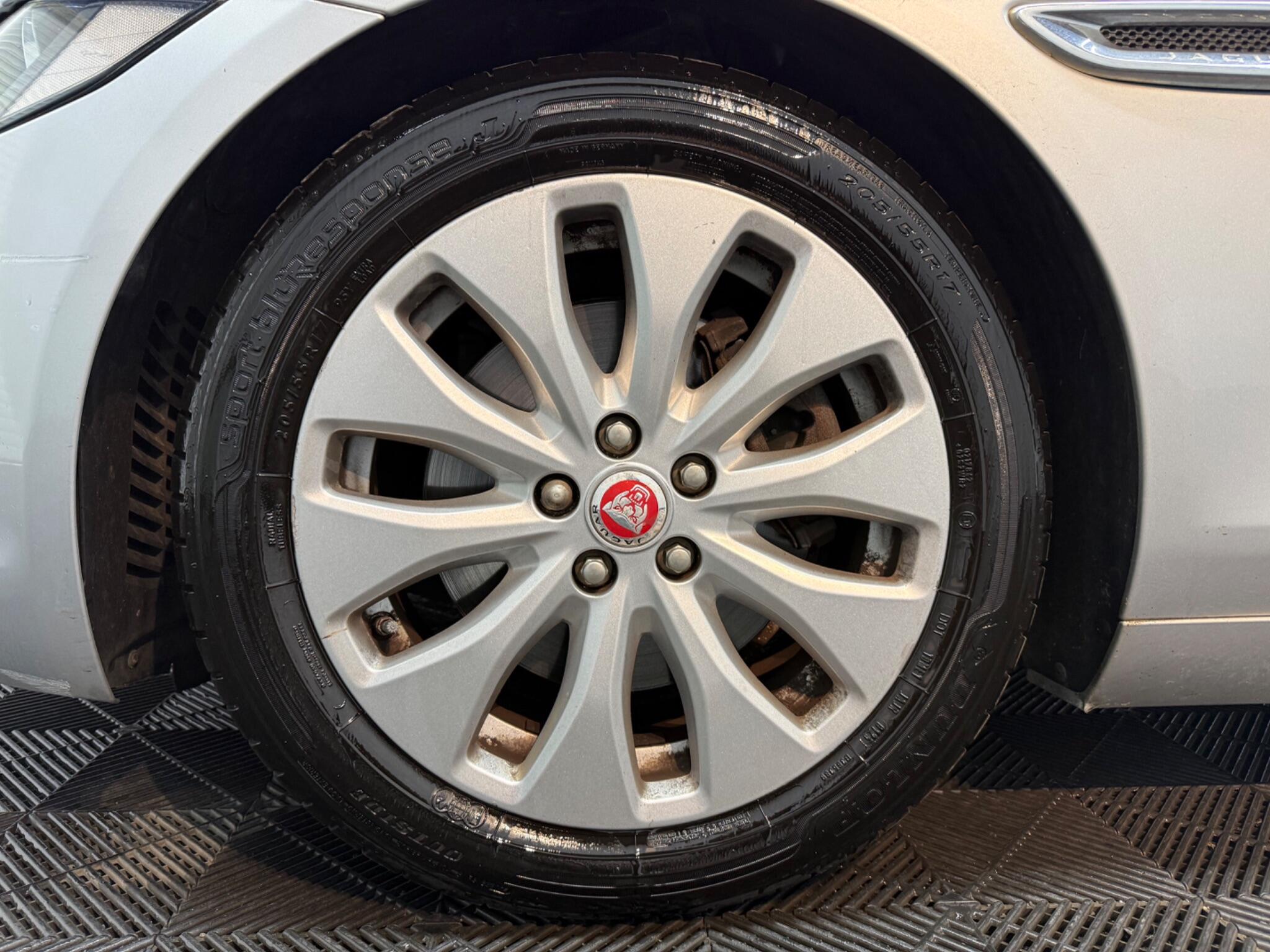 Jaguar Xe view 22
